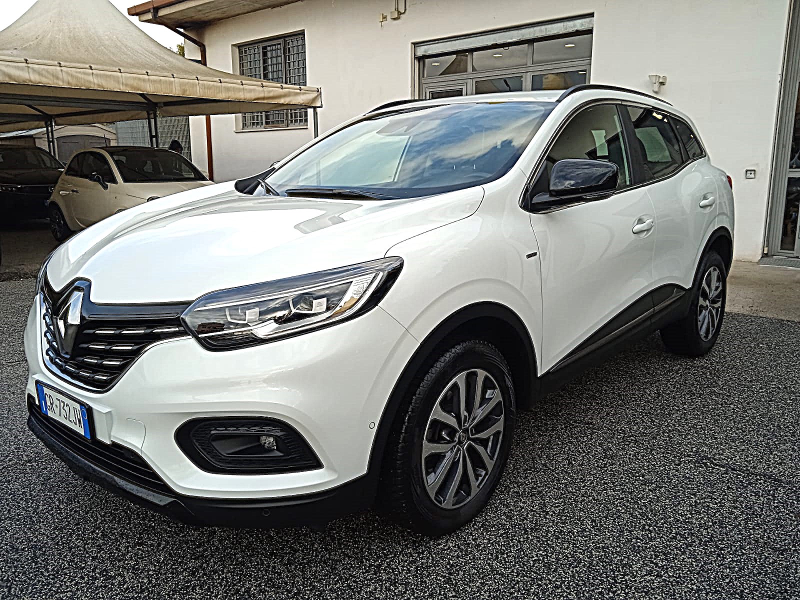 RENAULT KADJAR 1.3 TCE 140cv EDC Black Edition Parcheggio automatico Sedili riscaldabili