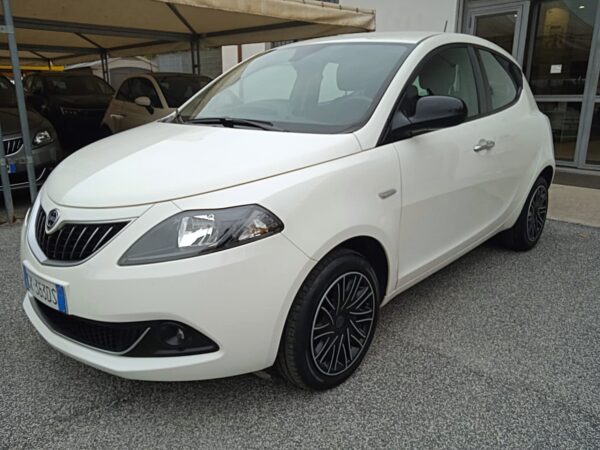 Lancia Ypsilon 1.0 FireFly 5 porte S&S Hybrid Ecochic Gold Sensori di parcheggio Car Play