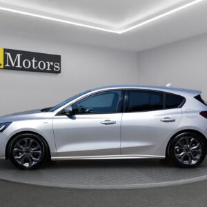 Lato sinistro Ford Focus 1.0 Ecoboost Hybrid 125cv ST-Line