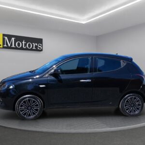 Lato sinistro Lancia Ypsilon 1.0 FireFly Hybrid Gold