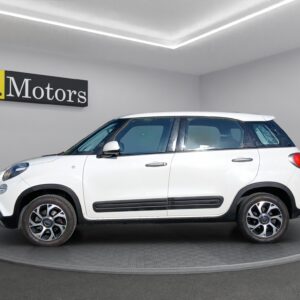 Lato sinistro Fiat 500L Cross