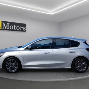 Lato sinistro Ford Focus 1.0 ST-Line 125cv 5p
